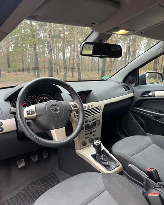 Opel Astra cena 12900 przebieg: 190700, rok produkcji 2007 z Małogoszcz małe 277